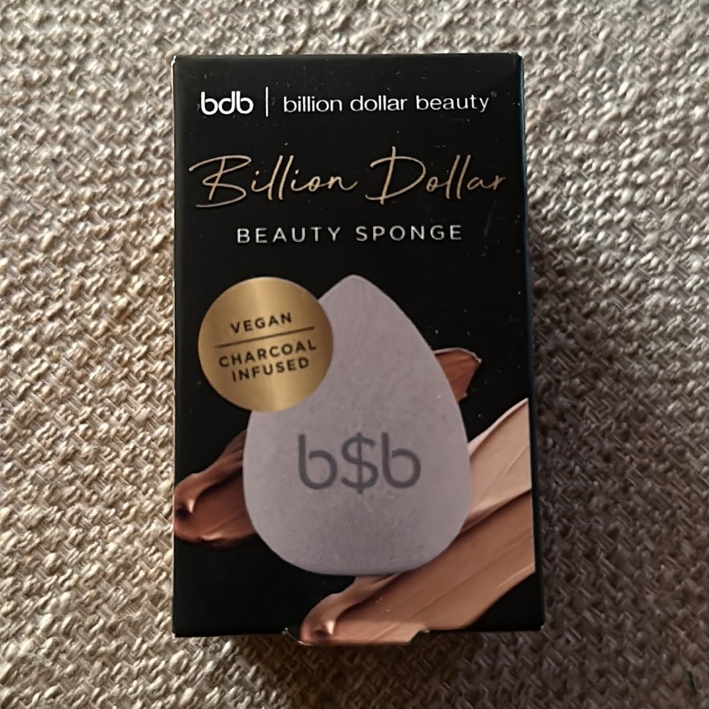 New Billion Dollar Beauty Charcoal Beauty Sponge puff